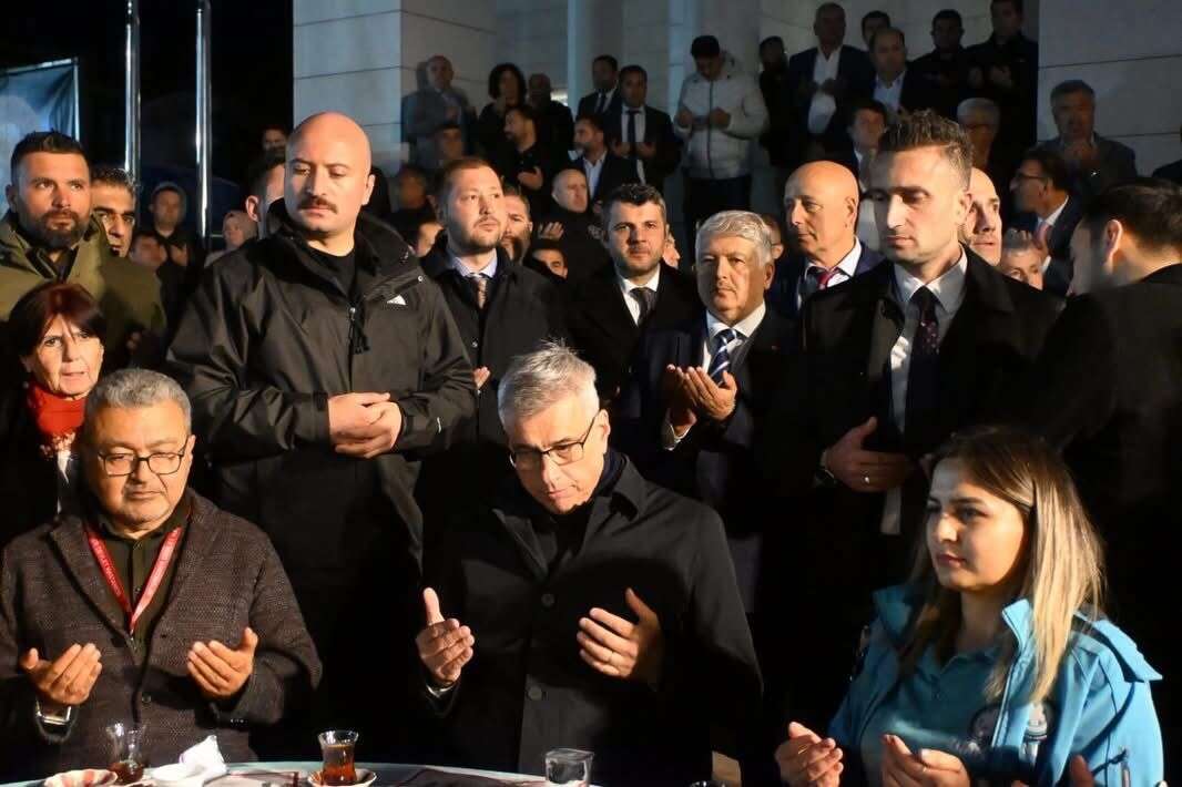 Sağlık Bakanı Memişoğlu  Seydikemer’de: Vatandaşlarla İftar Sofrasında Bir Araya Geldi 1